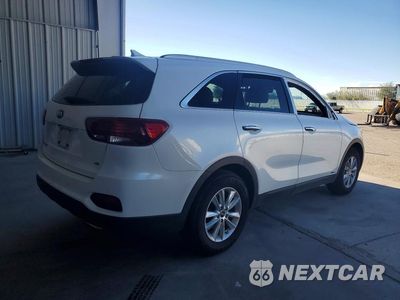 Trzecie zdjęcie samochodu z tyłu: 2019 KIA SORENTO LX V6 VIN:5XYPGDA51KG479179 - miniatura
