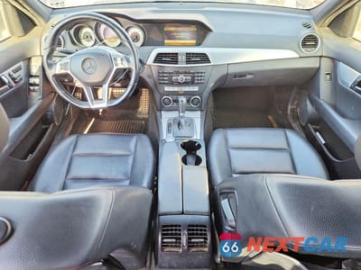 Zdjęcie 8 z 12 samochodu: 2012 MERCEDES-BENZ C 250 VIN:WDDGF4HB8CA609187 - miniatura