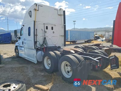 Drugie zdjęcie samochodu z przodu: 2017 FREIGHTLINER CASCADIA 125 SEMI TRUCK VIN:1FUJGLBG4HLHV6867 - miniatura