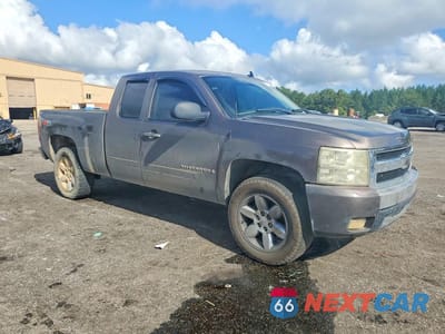 Czwarte zdjęcie samochodu z boku: 2007 CHEVROLET SILVERADO K1500 VIN:2GCEK19C871666847 - miniatura