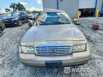 Piąte zdjęcie samochodu w środku: 2001 FORD CROWN VICTORIA LX VIN:2FAFP74W71X175870 - miniatura