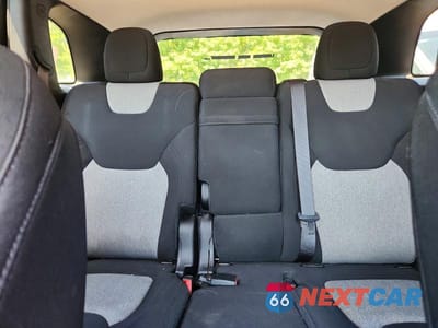 Zdjęcie 10 z 13 samochodu: 2014 JEEP CHEROKEE LATITUDE VIN:1C4PJLCB2EW162839 - miniatura