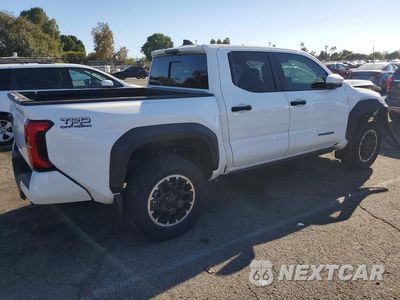 Trzecie zdjęcie samochodu z tyłu: 2026 TOYOTA TACOMA TRD OFF-ROAD VIN:3TYLB5JN7TT112024 - miniatura