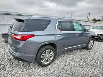 Trzecie zdjęcie samochodu z tyłu: 2020 CHEVROLET TRAVERSE HIGH COUNTRY VIN:1GNEVNKWXLJ115586 - miniatura
