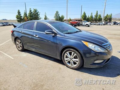 Czwarte zdjęcie samochodu z boku: 2012 HYUNDAI SONATA LIMITED VIN:5NPEC4AC9CH315383 - miniatura