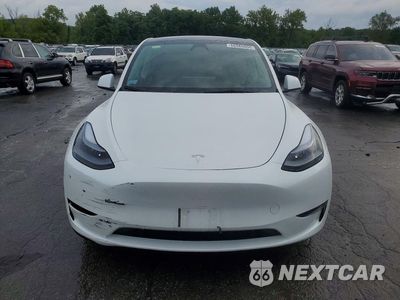 Piąte zdjęcie samochodu w środku: 2024 TESLA MODEL Y VIN:7SAYGAEE5RF161390 - miniatura