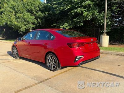 Trzecie zdjęcie samochodu z tyłu: 2019 KIA FORTE S VIN:3KPF34AD4KE056916 - miniatura
