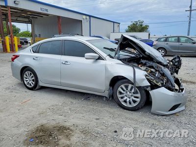 Czwarte zdjęcie samochodu z boku: 2017 NISSAN ALTIMA 2.5 S VIN:1N4AL3AP6HC499363 - miniatura