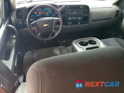 Zdjęcie 8 z 12 samochodu: 2010 CHEVROLET SILVERADO K1500 LS VIN:1GCSKREA3AZ112135 - miniatura