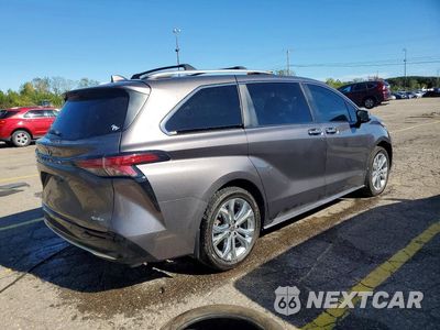 Trzecie zdjęcie samochodu z tyłu: 2021 TOYOTA SIENNA PLATINUM 7-PASSENGER VIN:5TDERKEC6MS012926 - miniatura