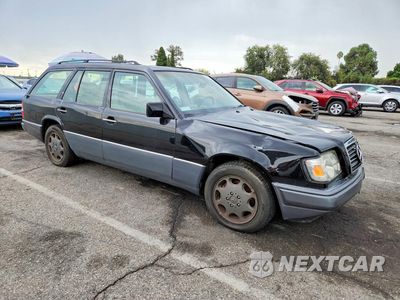 Czwarte zdjęcie samochodu z boku: 1995 MERCEDES-BENZ E 320 VIN:WDBEA92E9SF308119 - miniatura
