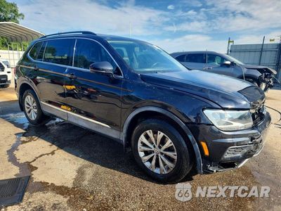 Czwarte zdjęcie samochodu z boku: 2018 VOLKSWAGEN TIGUAN SE VIN:3VV3B7AX0JM057231 - miniatura