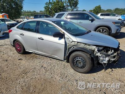 Czwarte zdjęcie samochodu z boku: 2016 FORD FOCUS S VIN:1FADP3E23GL306830 - miniatura