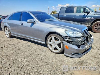 Czwarte zdjęcie samochodu z boku: 2013 MERCEDES-BENZ S 550 VIN:WDDNG7DB2DA525184 - miniatura
