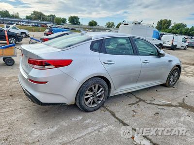 Trzecie zdjęcie samochodu z tyłu: 2019 KIA OPTIMA LX VIN:5XXGT4L3XKG324495 - miniatura