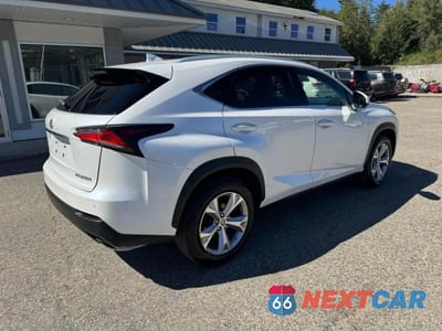 Czwarte zdjęcie samochodu z boku: 2017 LEXUS NX 200T BASE VIN:JTJBARBZ2H2103083 - miniatura