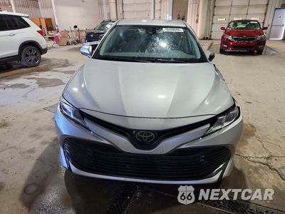Piąte zdjęcie samochodu w środku: 2020 TOYOTA CAMRY LE VIN:4T1C11AK7LU945911 - miniatura