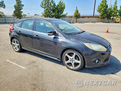 Czwarte zdjęcie samochodu z boku: 2012 FORD FOCUS TITANIUM VIN:1FAHP3N25CL304802 - miniatura