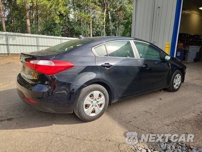 Trzecie zdjęcie samochodu z tyłu: 2016 KIA FORTE LX VIN:KNAFK4A6XG5612974 - miniatura