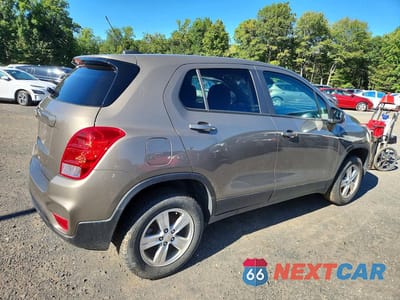 Trzecie zdjęcie samochodu z tyłu: 2020 CHEVROLET TRAX LS VIN:KL7CJNSB3LB343025 - miniatura