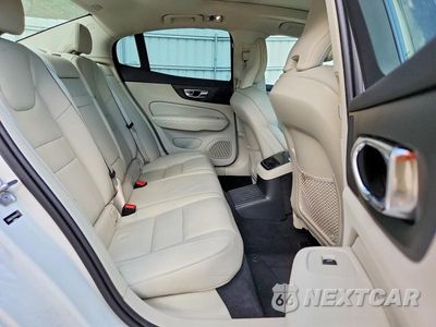 Zdjęcie 10 z 12 samochodu: 2021 VOLVO S60 T8 RECHARGE R-DESIGN VIN:7JRBR0FZ2MG103472 - miniatura