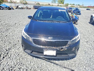 Piąte zdjęcie samochodu w środku: 2017 KIA FORTE LX VIN:3KPFK4A71HE123185 - miniatura