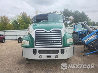Piąte zdjęcie samochodu w środku: 2013 MACK CXU613 SEMI TRUCK VIN:1M1AW02Y0DM027607 - miniatura