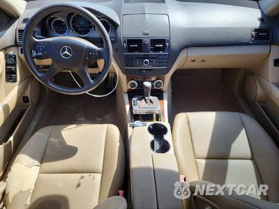 Zdjęcie 8 z 12 samochodu: 2011 MERCEDES-BENZ C 300 VIN:WDDGF5EB5BR146886 - miniatura