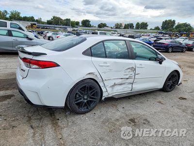 Trzecie zdjęcie samochodu z tyłu: 2022 TOYOTA COROLLA SE APEX VIN:5YFS4MCE1NP136260 - miniatura
