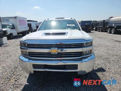 Piąte zdjęcie samochodu w środku: 2017 CHEVROLET SILVERADO C3500 VIN:1GB4CYCY3HF185781 - miniatura