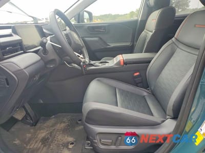 Zdjęcie 7 z 13 samochodu: 2026 TOYOTA RAV4 WOODLAND VIN:JTM6CRAV8TD003287 - miniatura