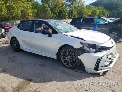 Czwarte zdjęcie samochodu z boku: 2025 TOYOTA CAMRY XSE VIN:4T1DBADK5SU011905 - miniatura