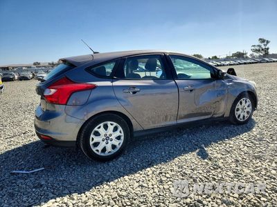 Trzecie zdjęcie samochodu z tyłu: 2012 FORD FOCUS SE VIN:1FAHP3K23CL155505 - miniatura