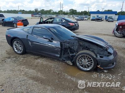 Czwarte zdjęcie samochodu z boku: 2010 CHEVROLET CORVETTE VIN:1G1YE2DW3A5105045 - miniatura