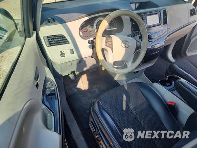 Zdjęcie 8 z 13 samochodu: 2012 TOYOTA SIENNA SPORT VIN:5TDXK3DC4CS255248 - miniatura
