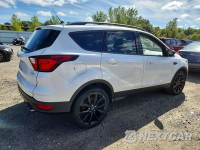 Trzecie zdjęcie samochodu z tyłu: 2019 FORD ESCAPE SE VIN:1FMCU9GD8KUB41159 - miniatura