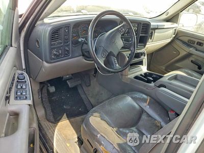 Zdjęcie 8 z 13 samochodu: 2004 CHEVROLET SUBURBAN K1500 VIN:3GNFK16Z34G122019 - miniatura