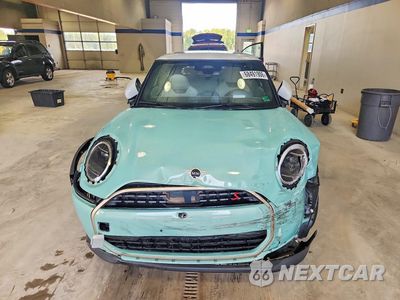 Piąte zdjęcie samochodu w środku: 2025 MINI COOPER S VIN:WMW23GD01S2W11744 - miniatura