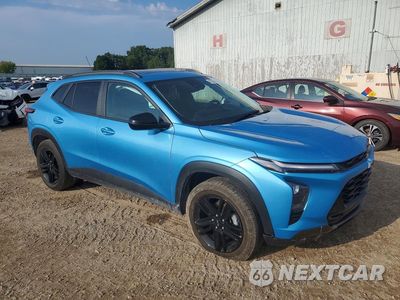 Czwarte zdjęcie samochodu z boku: 2025 CHEVROLET TRAX ACTIV VIN:KL77LKEP3SC062742 - miniatura