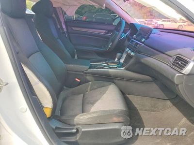Zdjęcie 7 z 12 samochodu: 2019 HONDA ACCORD LX VIN:1HGCV1F12KA119493 - miniatura