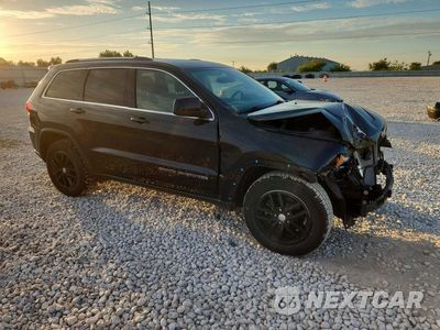 Czwarte zdjęcie samochodu z boku: 2017 JEEP GRAND CHEROKEE LAREDO VIN:1C4RJEAG0HC647487 - miniatura