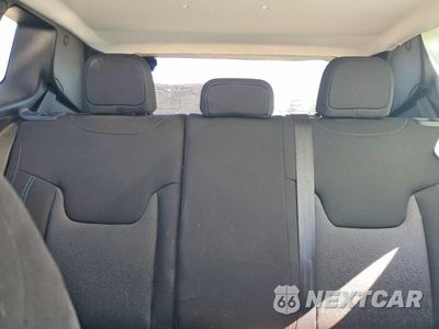 Zdjęcie 10 z 13 samochodu: 2021 JEEP RENEGADE LATITUDE VIN:ZACNJCBB6MPM41129 - miniatura