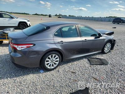 Trzecie zdjęcie samochodu z tyłu: 2018 TOYOTA CAMRY LE VIN:4T1B11HK1JU016201 - miniatura