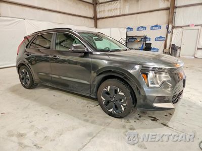 Czwarte zdjęcie samochodu z boku: 2023 KIA NIRO WIND VIN:KNDCR3L16P5073394 - miniatura