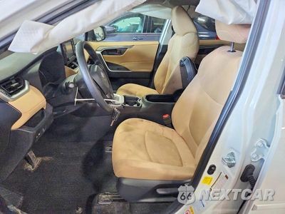 Zdjęcie 7 z 13 samochodu: 2019 TOYOTA RAV4 LE VIN:JTMF1RFV1KD502199 - miniatura