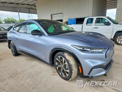 Czwarte zdjęcie samochodu z boku: 2022 FORD MUSTANG MACH-E PREMIUM VIN:3FMTK3RM1NMA58178 - miniatura