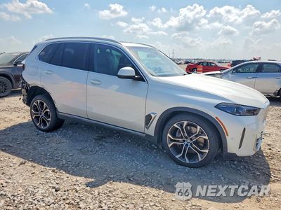 Czwarte zdjęcie samochodu z boku: 2026 BMW X5 XDRIVE50E VIN:5UX43EU02T9110157 - miniatura