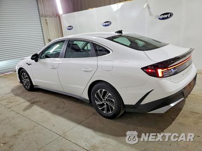 Drugie zdjęcie samochodu z przodu: 2026 HYUNDAI SONATA HYBRID BLUE VIN:KMHL24JJXTA180913 - miniatura