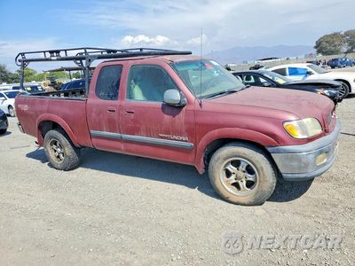 Czwarte zdjęcie samochodu z boku: 2002 TOYOTA TUNDRA SR5 VIN:5TBRT341925294381 - miniatura