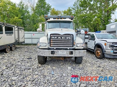 Piąte zdjęcie samochodu w środku: 2017 MACK 700 GU700 VIN:1M2AX09CXHM035478 - miniatura